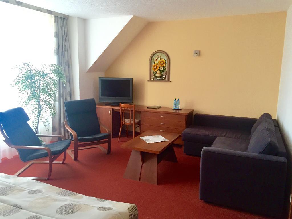 Hotel Vinarsky Dom Pezinok Zimmer foto