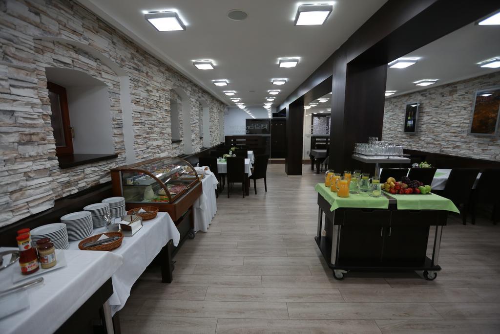 Hotel Vinarsky Dom Pezinok Exterior foto