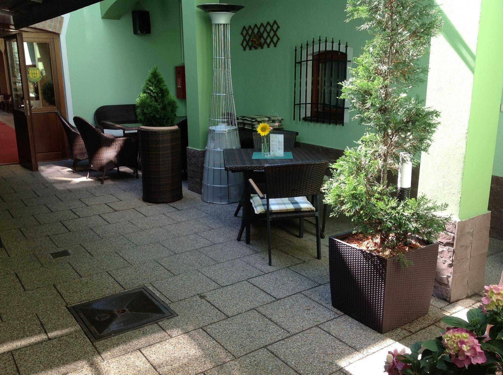 Hotel Vinarsky Dom Pezinok Exterior foto